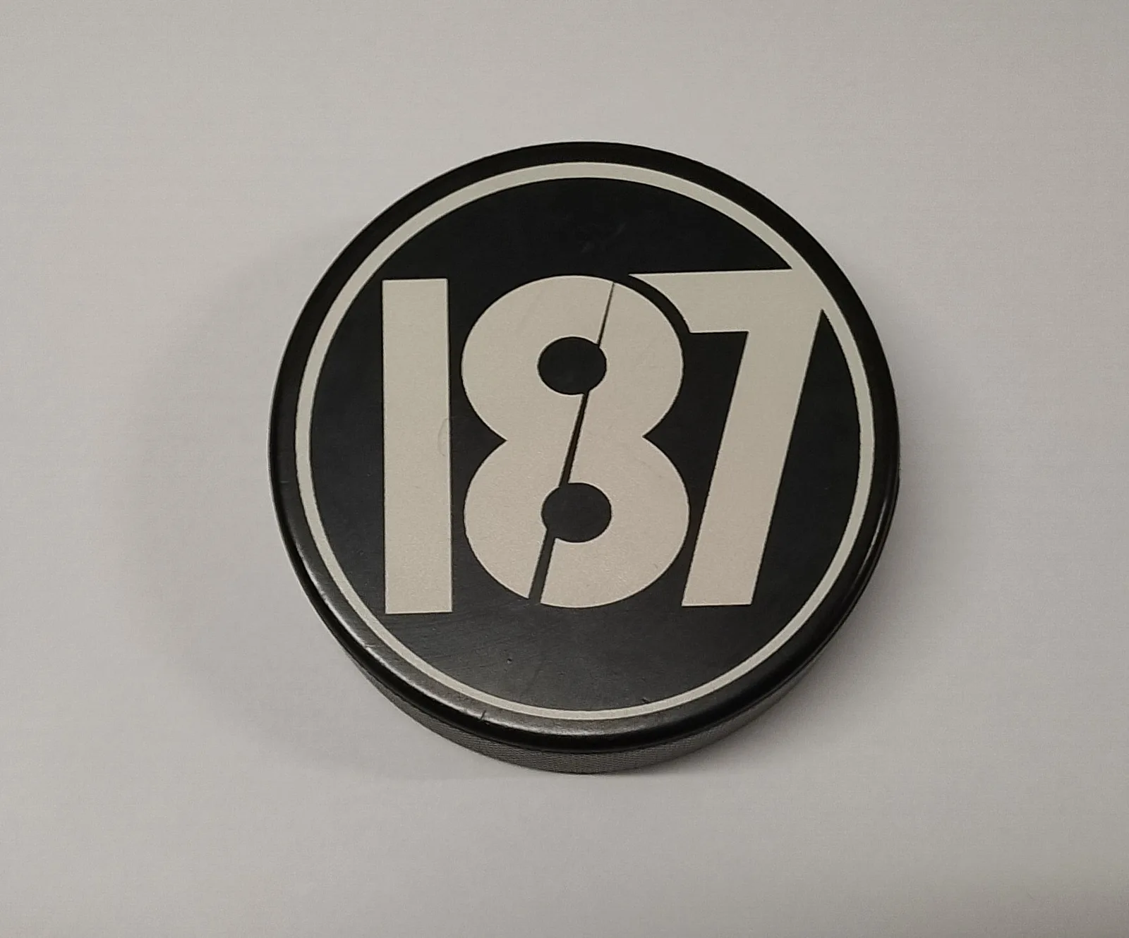 187 Hockey Logo Puck